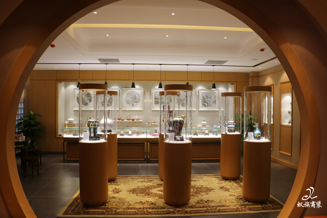 让陶瓷在展厅展现它的魅力